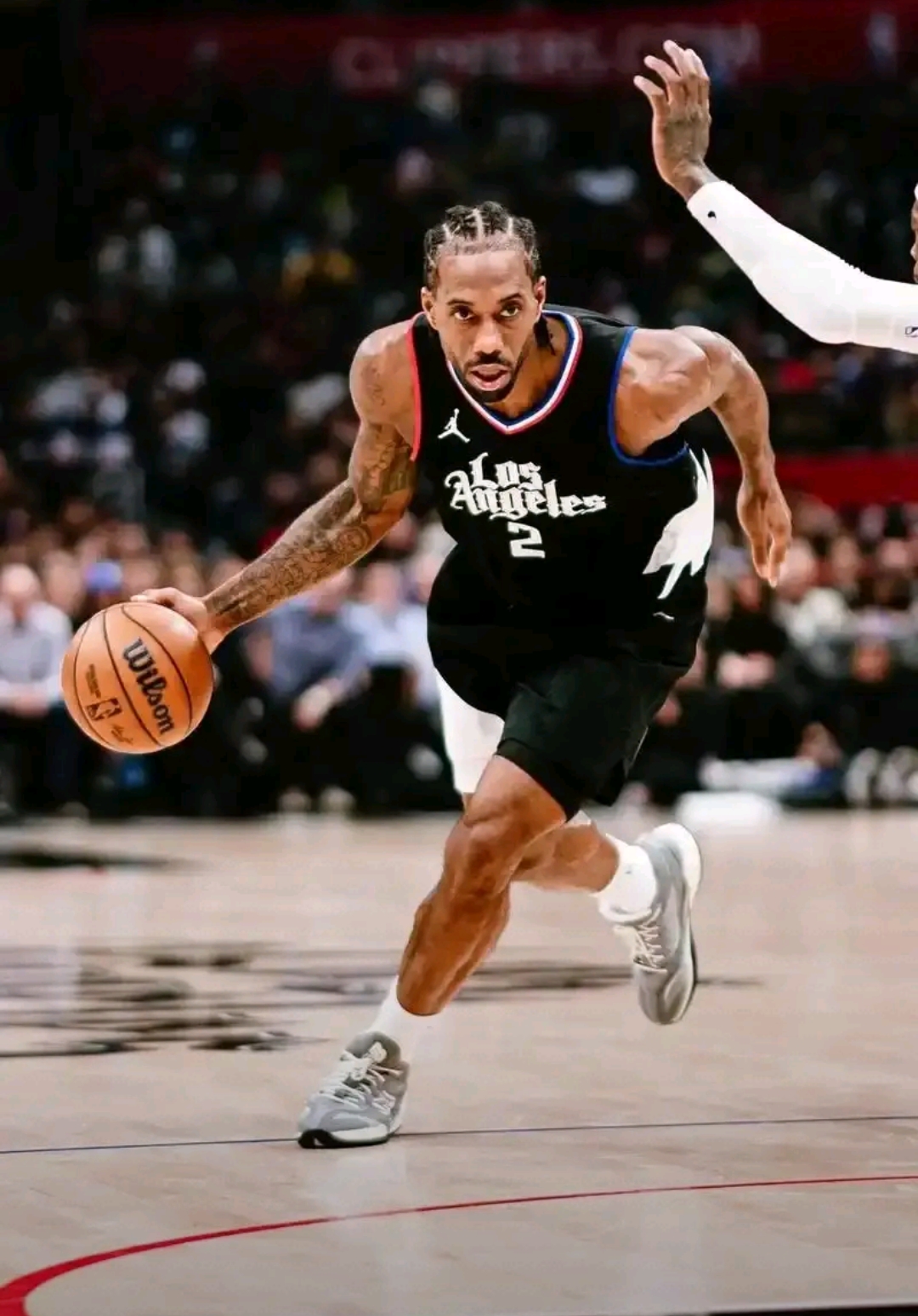 九游网页客户端-东契奇在IG比赛中最后时刻胜出，锐不可当引发热议！上演精彩一战(东契奇轰下60分三双)