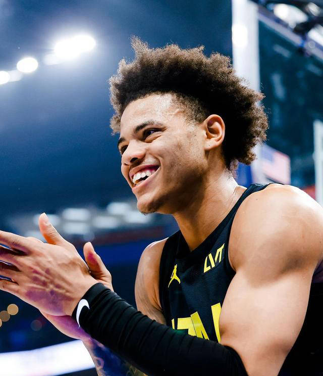 九游网页客户端-犹他爵士迎欧篮联关键赛，转会期篮板制胜，赛场秩序良好，轮换策略被讨论(俱乐部转会是什么意思)